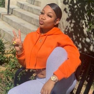 Meet your Posher, Crystal